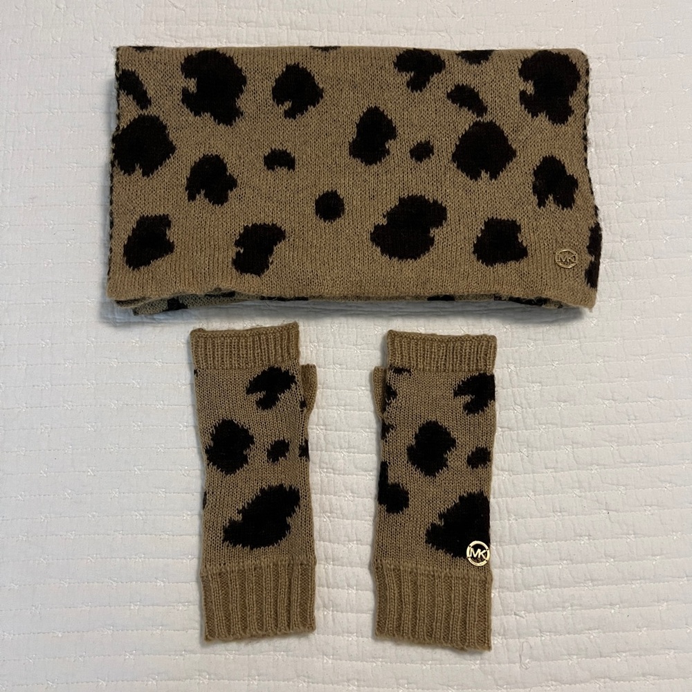 MICHAEL Michael Kors Leopard/Cheetah Print Scarf and Fingerless Mittens Set